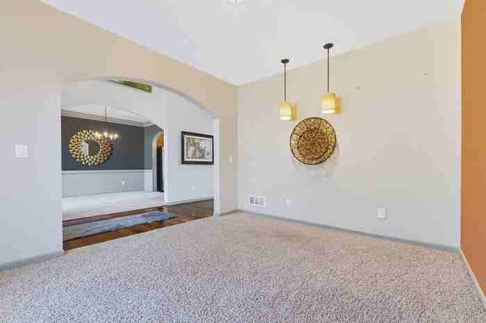 4269 Woods Creek Ln - Photo 7 of 46