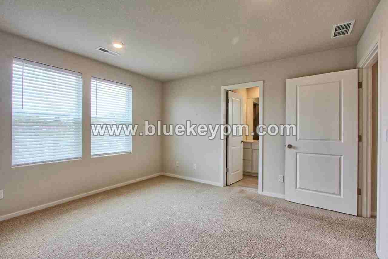 10312 Ne 79th Ct - Photo 7 of 14