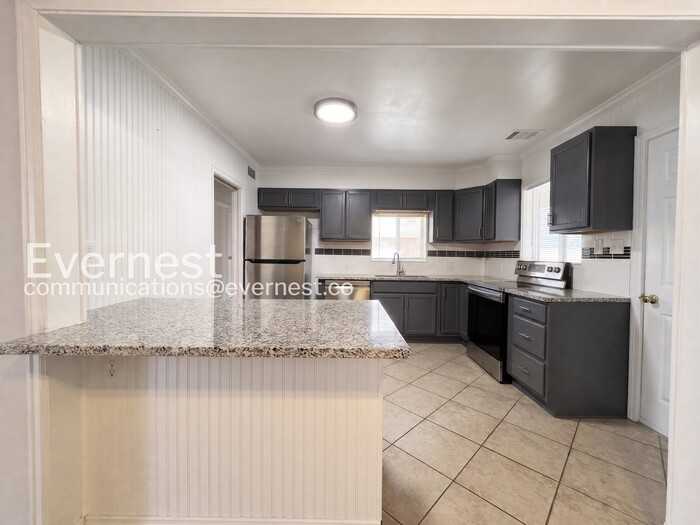 756 Ursula St - Photo 5 of 24