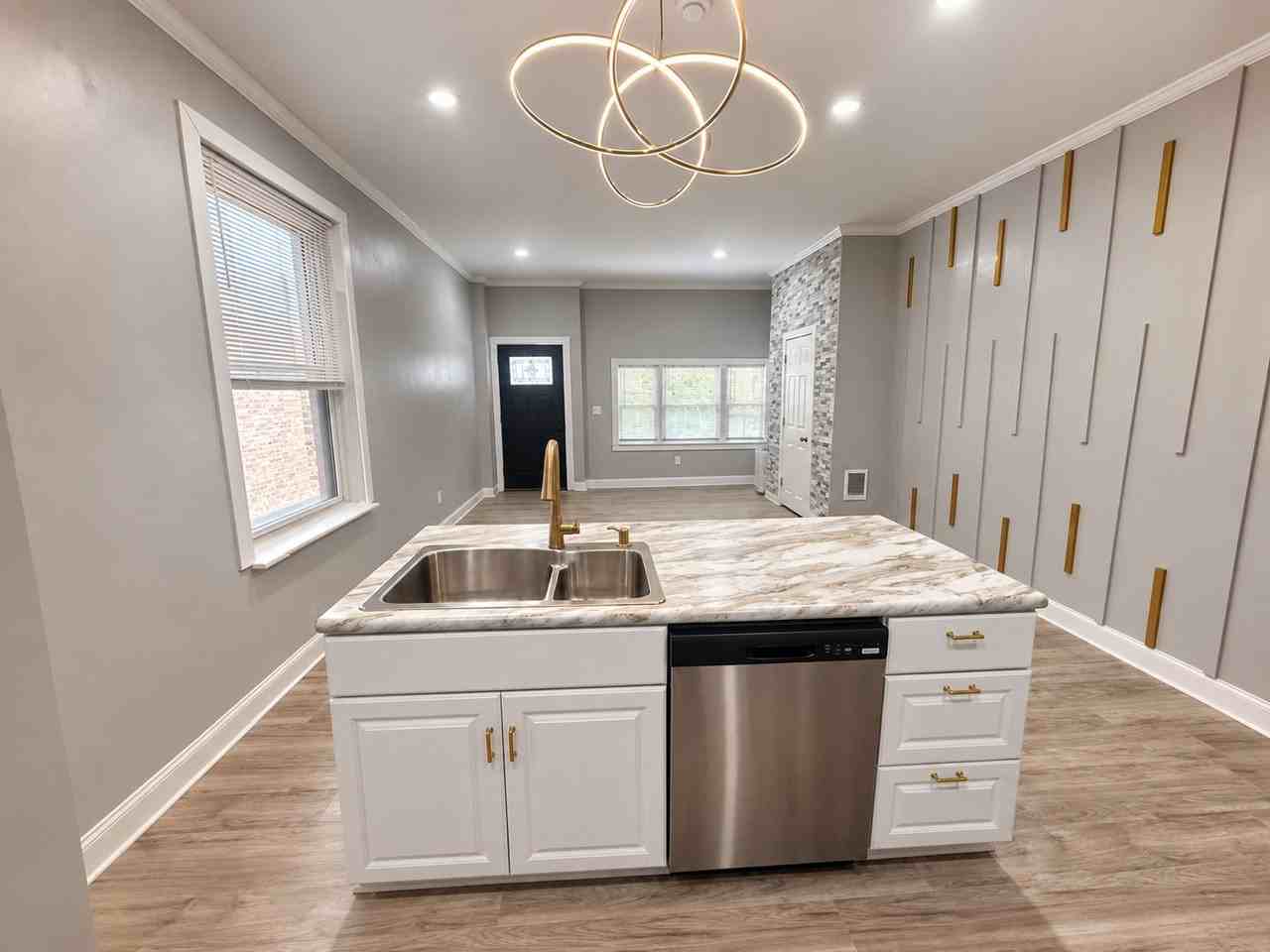5031 Walnut Street - Photo 4 of 37
