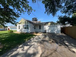 featured image of 921 E Highland Pl