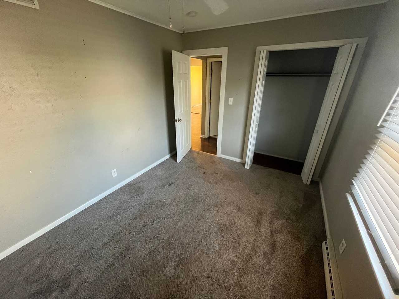 921 E Highland Pl - Photo 3 of 8
