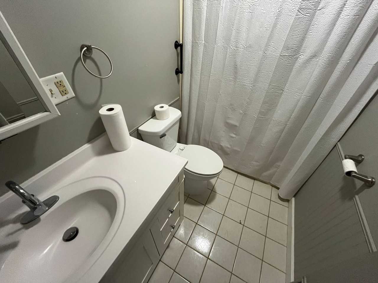 921 E Highland Pl - Photo 5 of 8
