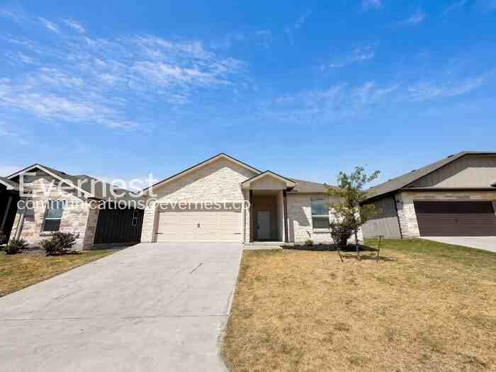 2212 Hornbeam St - Photo 2 of 19