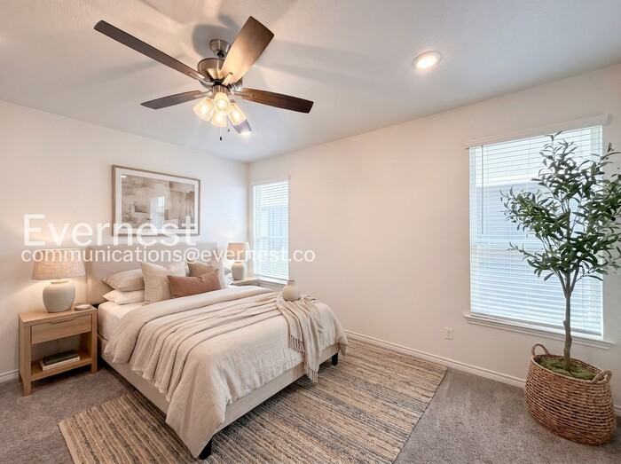 2212 Hornbeam St - Photo 4 of 19