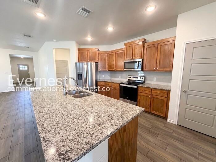2212 Hornbeam St - Photo 6 of 19