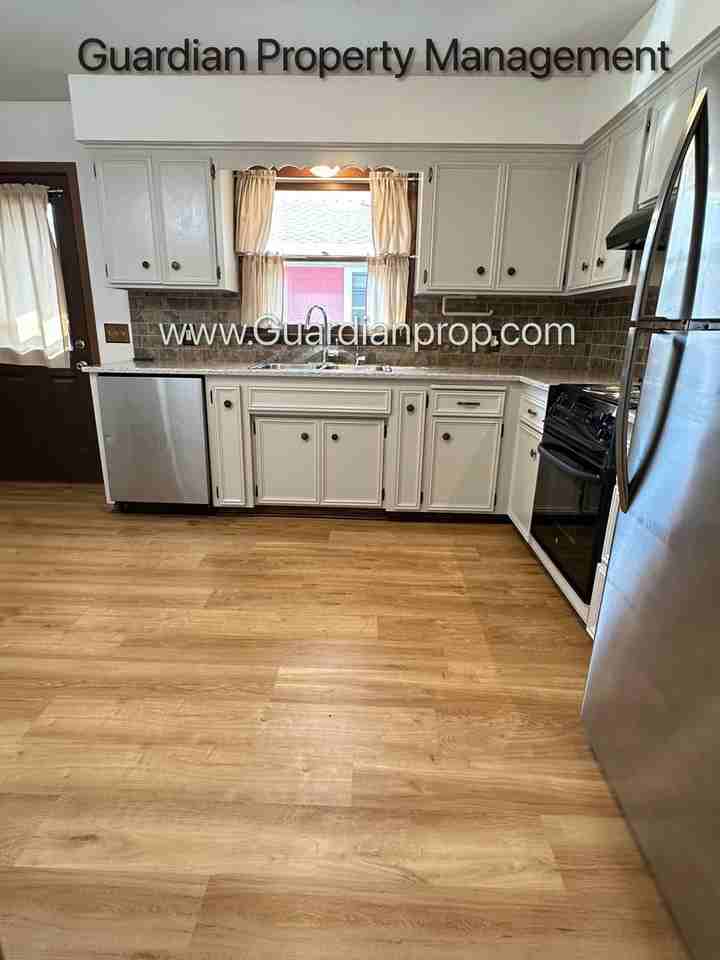 4104 Alabama Ave S - Photo 3 of 21