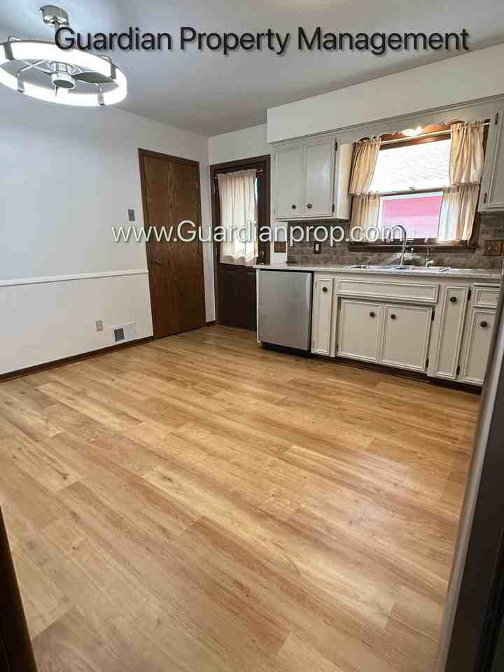 4104 Alabama Ave S - Photo 4 of 21