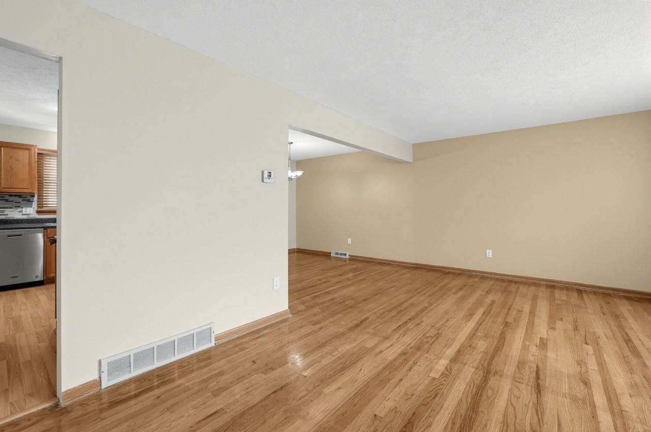 3190 Ashwood Rd - Photo 7 of 29