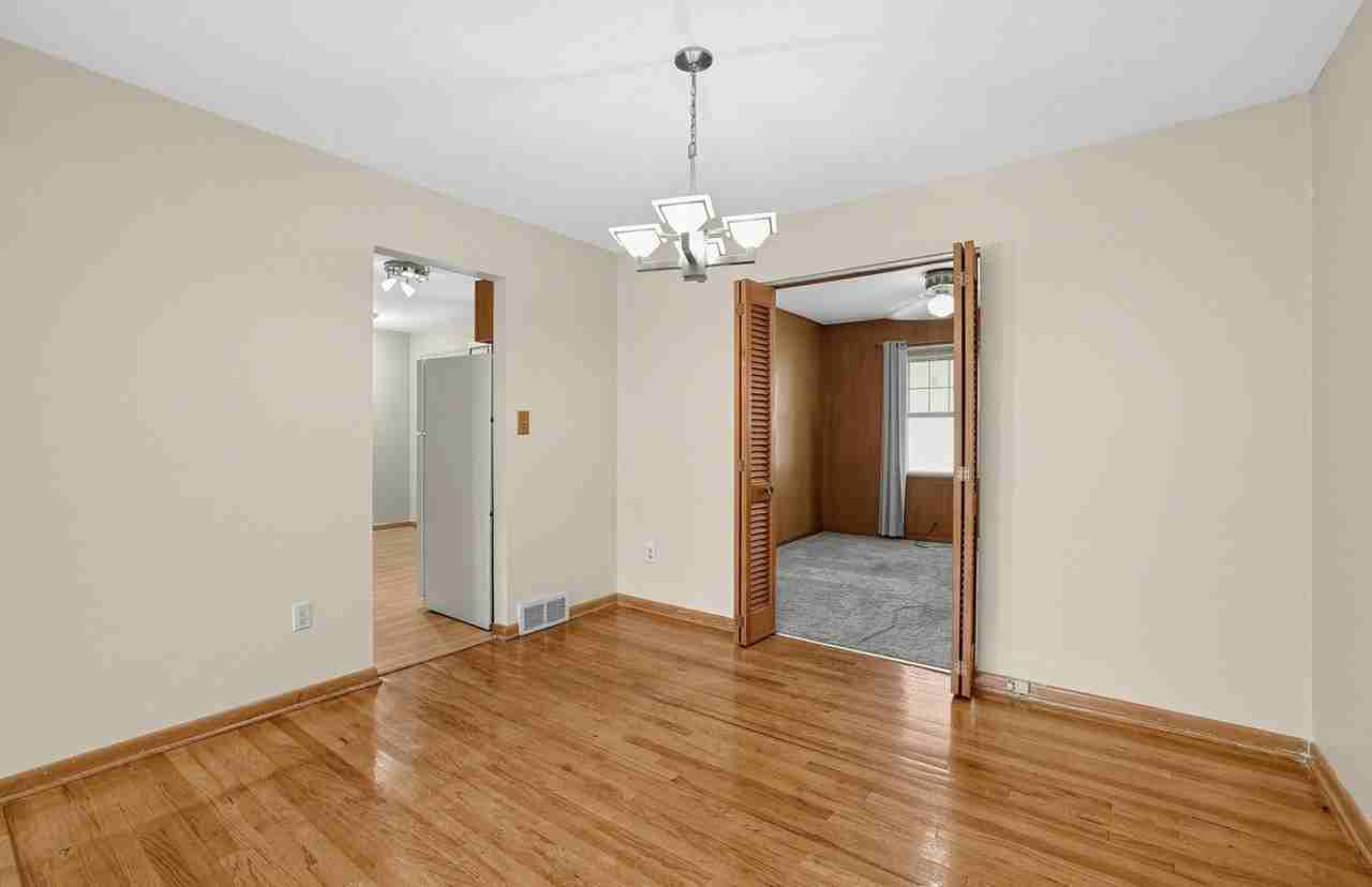 3190 Ashwood Rd - Photo 5 of 29
