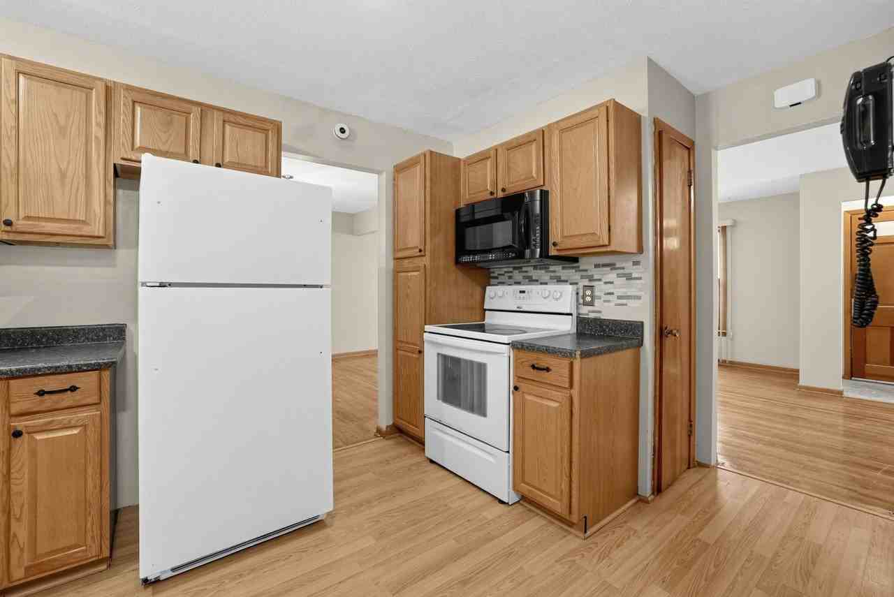 3190 Ashwood Rd - Photo 4 of 29