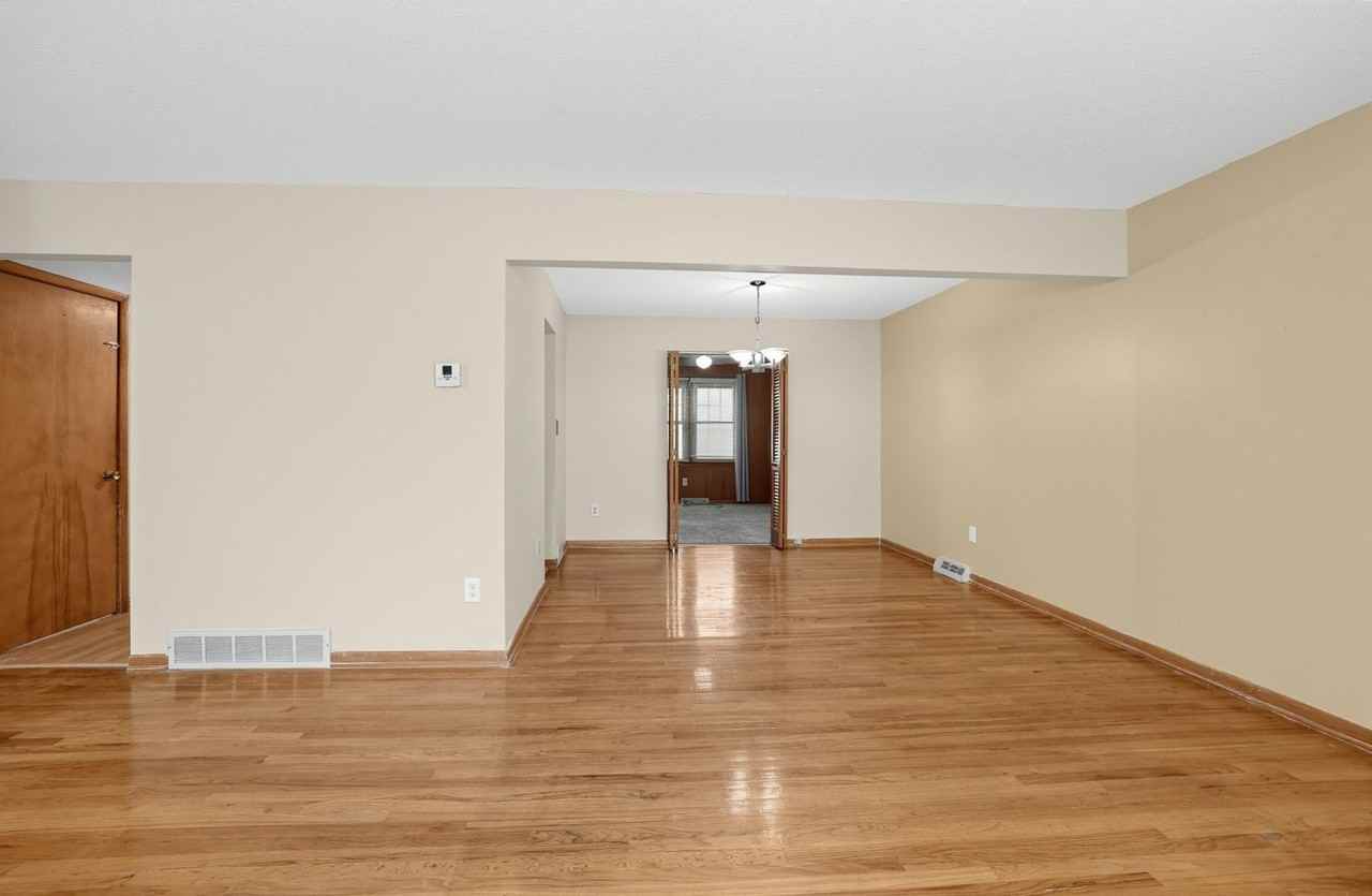 3190 Ashwood Rd - Photo 6 of 29