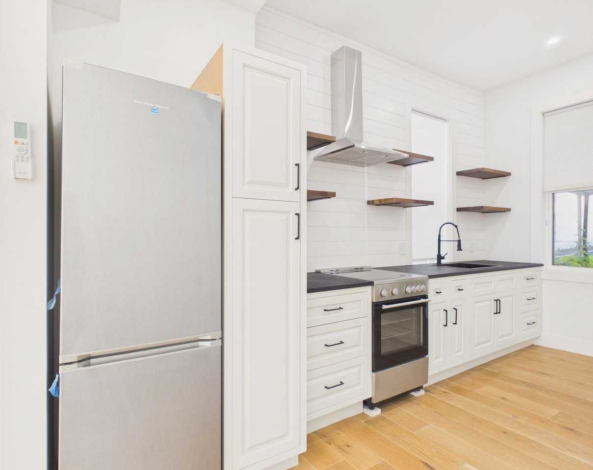 1420 Penn St - Photo 4 of 24