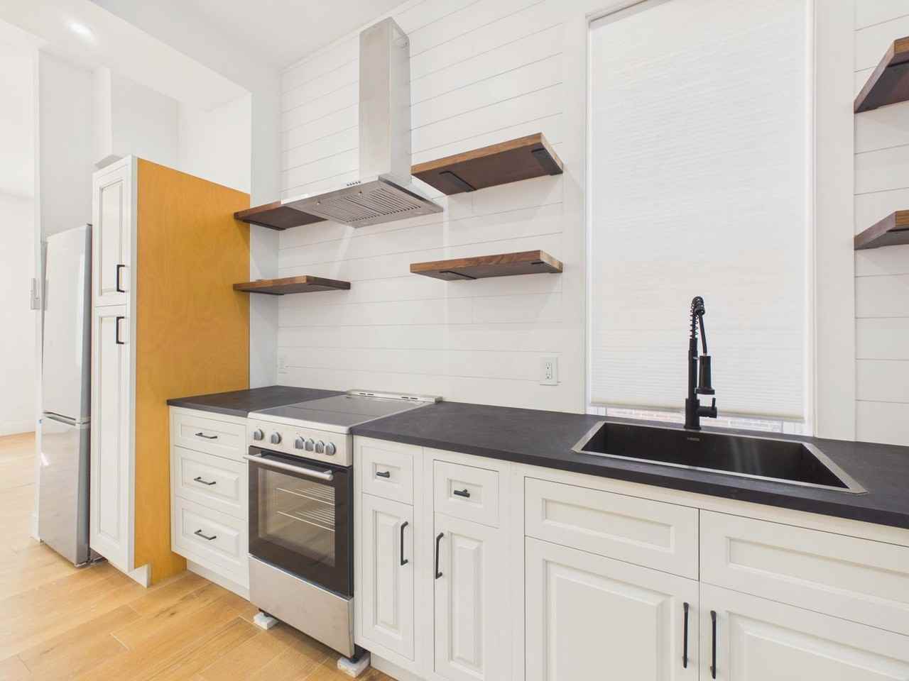1420 Penn St - Photo 5 of 24