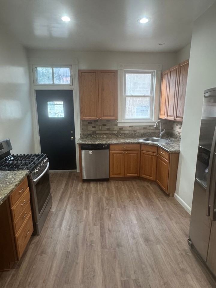 1302 Basin St - Photo 3 of 16