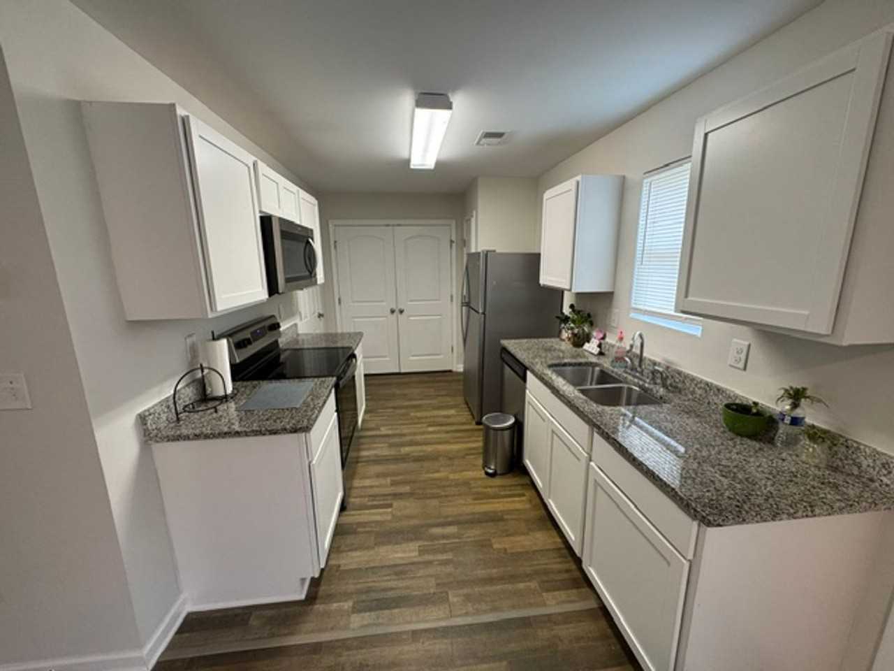 101 Sarah Ln - Photo 4 of 13