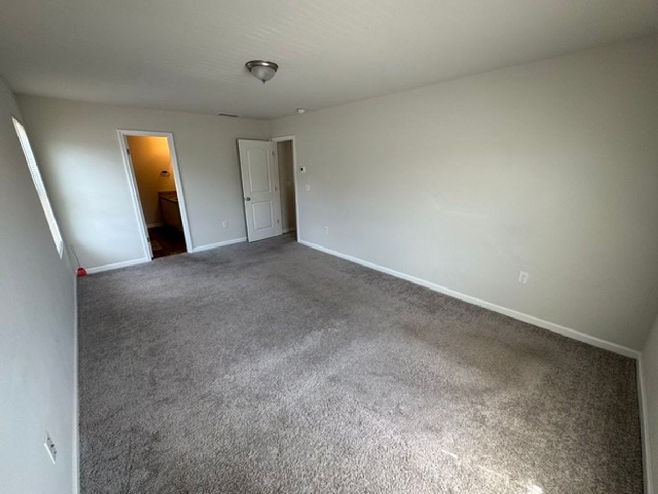 101 Sarah Ln - Photo 7 of 13