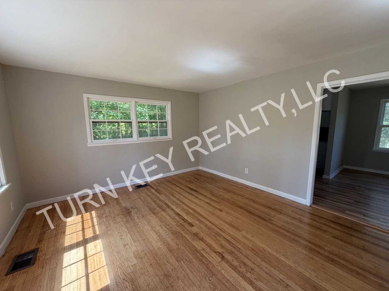 1812 Etowah Cir - Photo 2 of 11