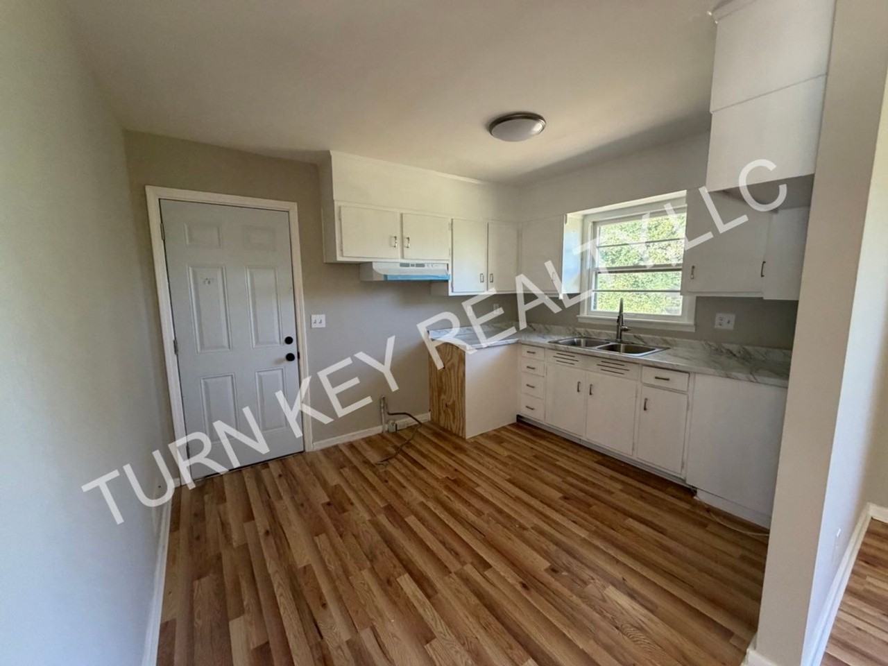 1812 Etowah Cir - Photo 4 of 11