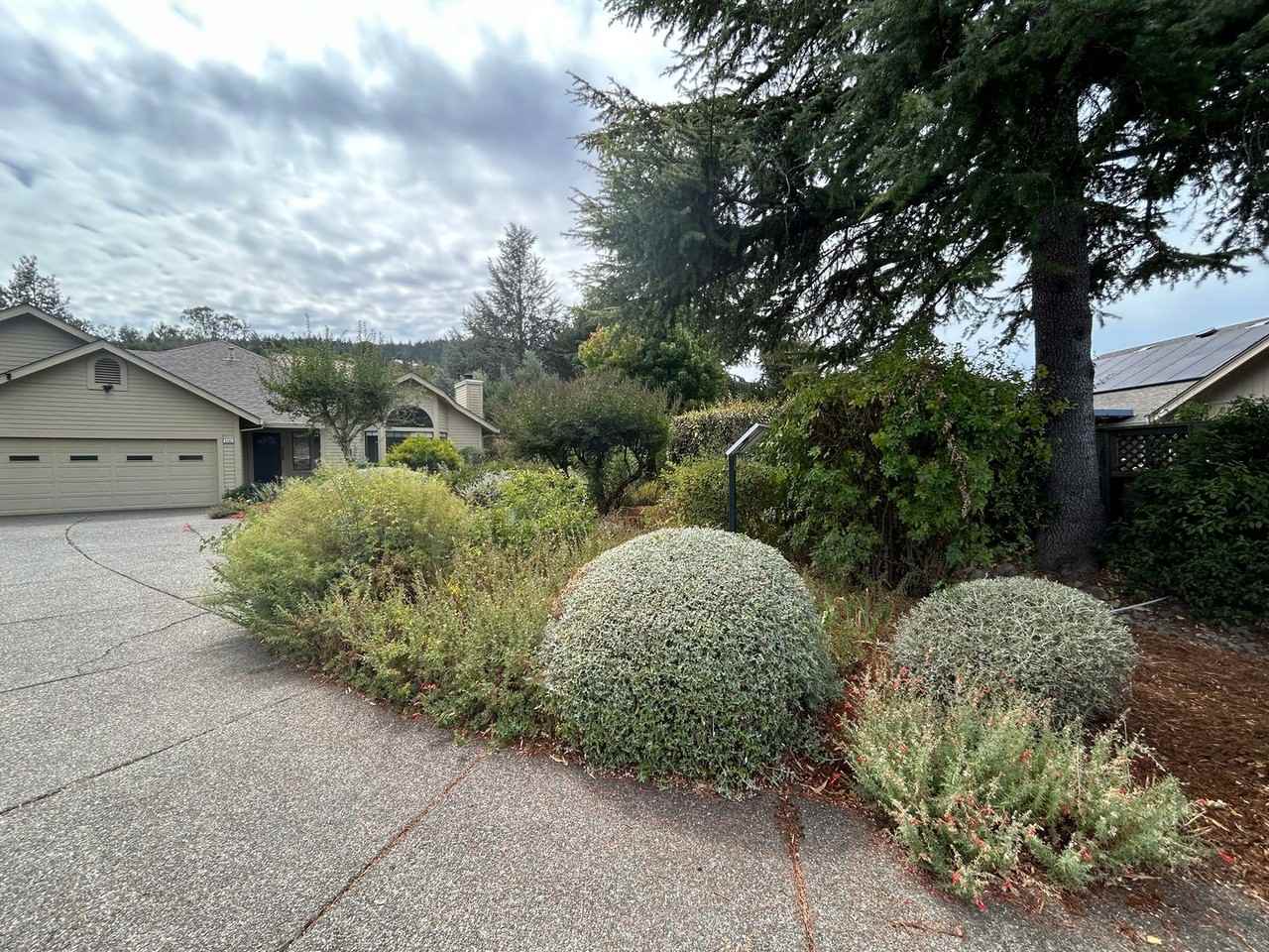 8280 Oakmont Dr - Photo 2 of 38