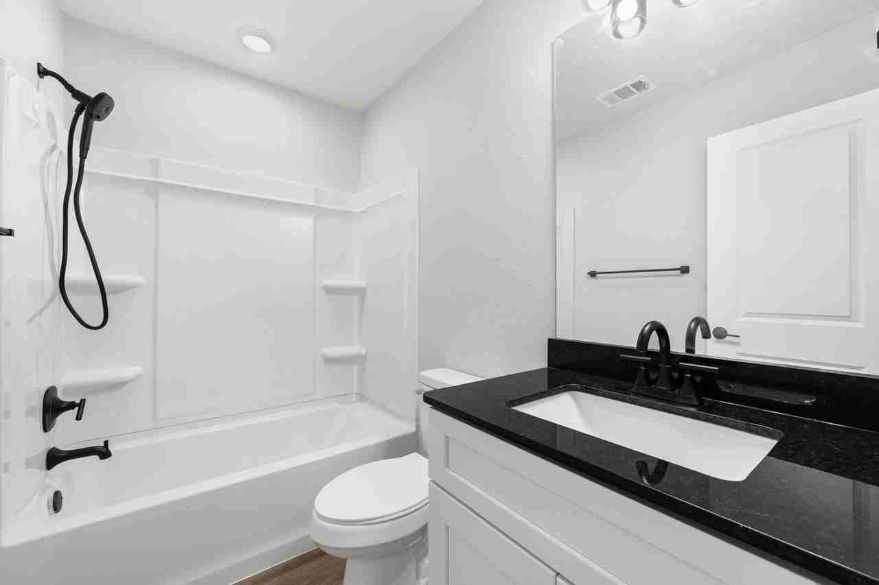 1919 Burnett Ave #B - Photo 3 of 21