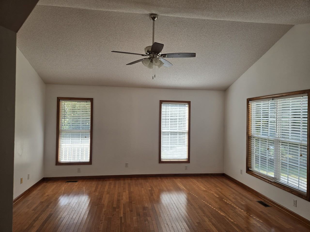4641 Hickory Grove Rd #NA - Photo 3 of 18
