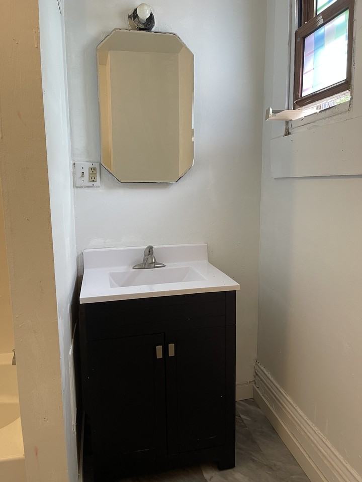 609 Main St E #C - Photo 2 of 16