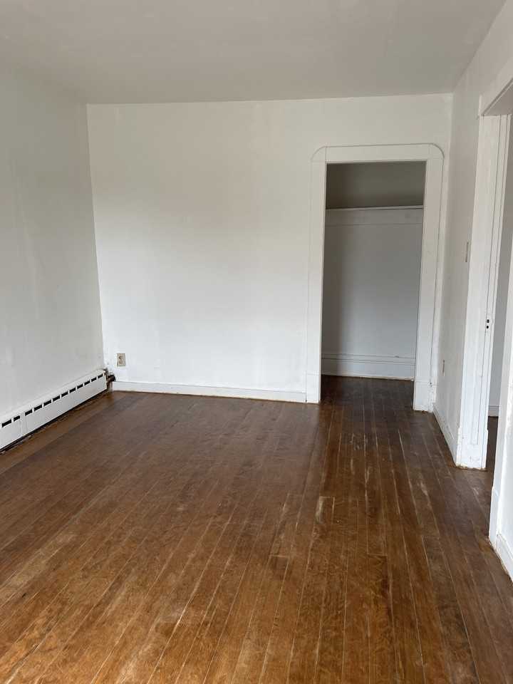 609 Main St E #C - Photo 6 of 16