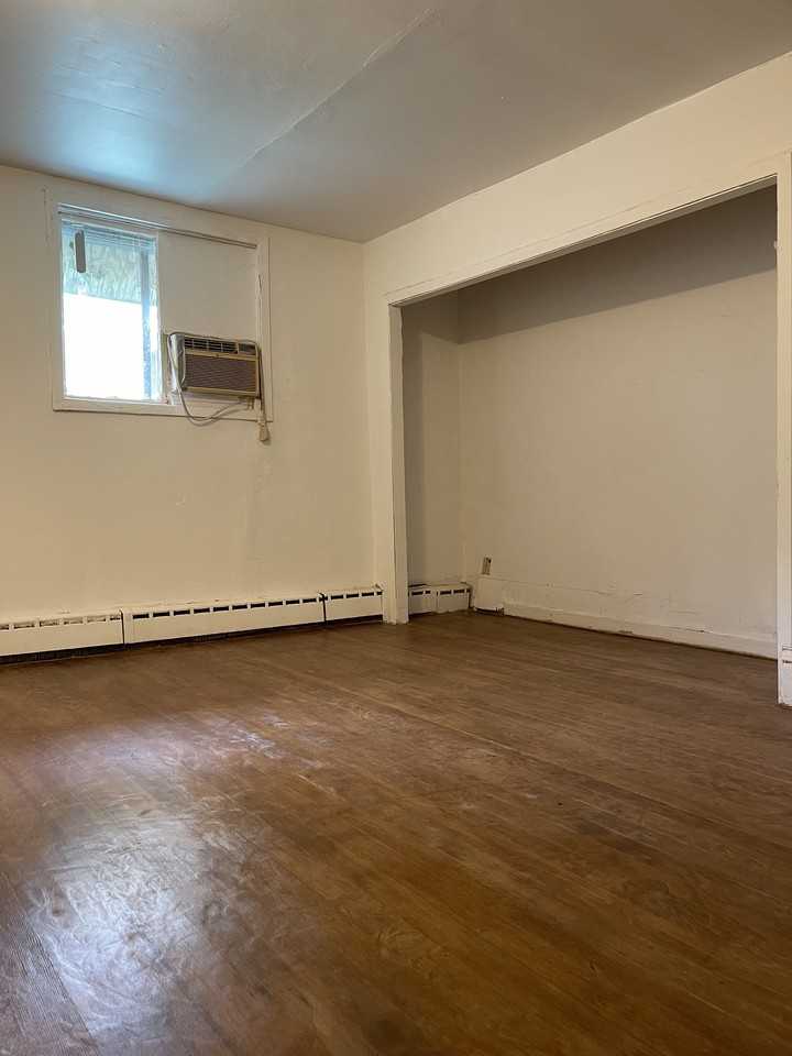 609 Main St E #C - Photo 7 of 16
