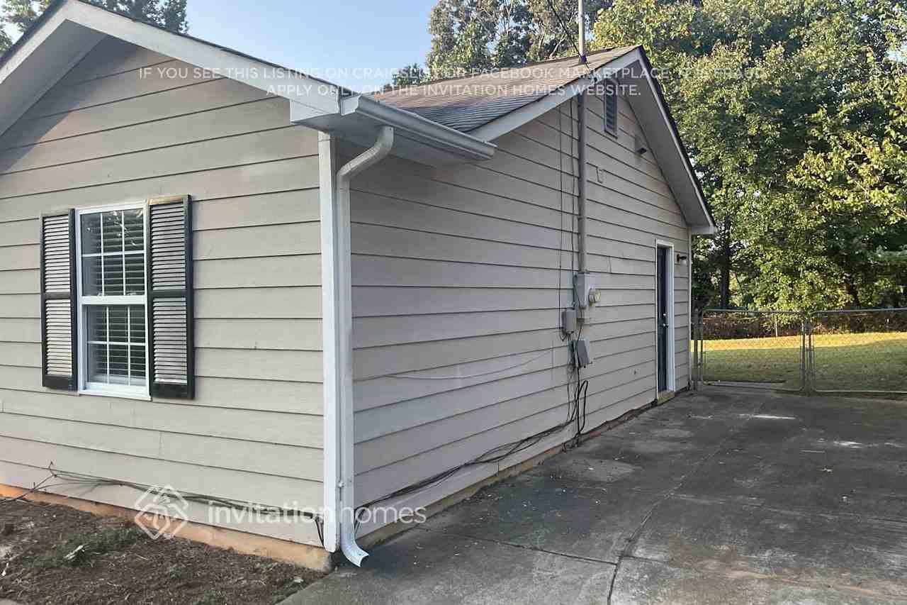 4038 Warren Rd - Photo 2 of 12