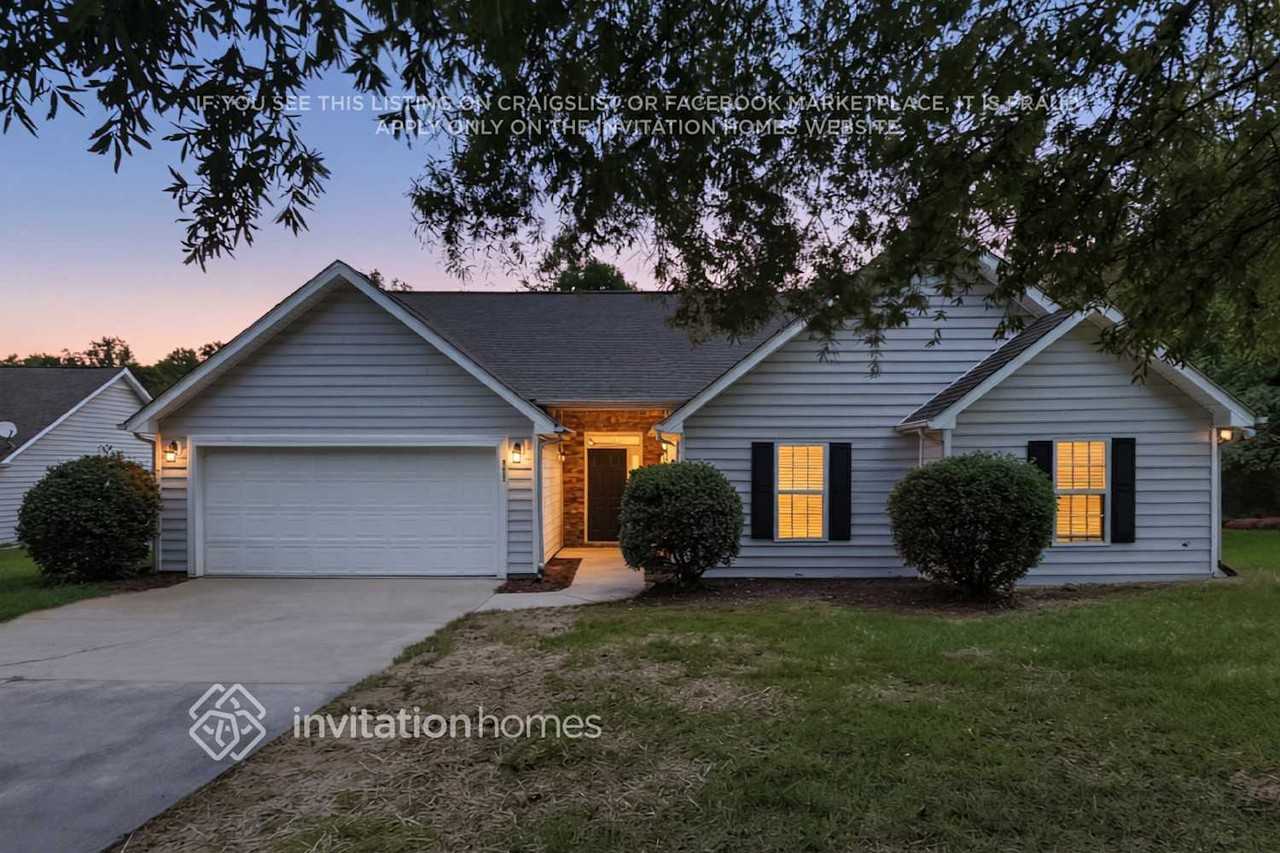 2420 Laura Dr - Photo 3 of 20