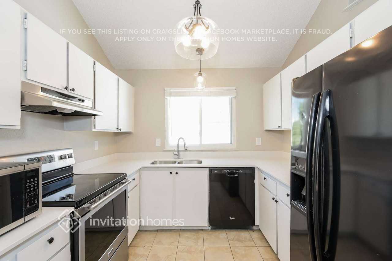17487 E Plateau Dr - Photo 6 of 16
