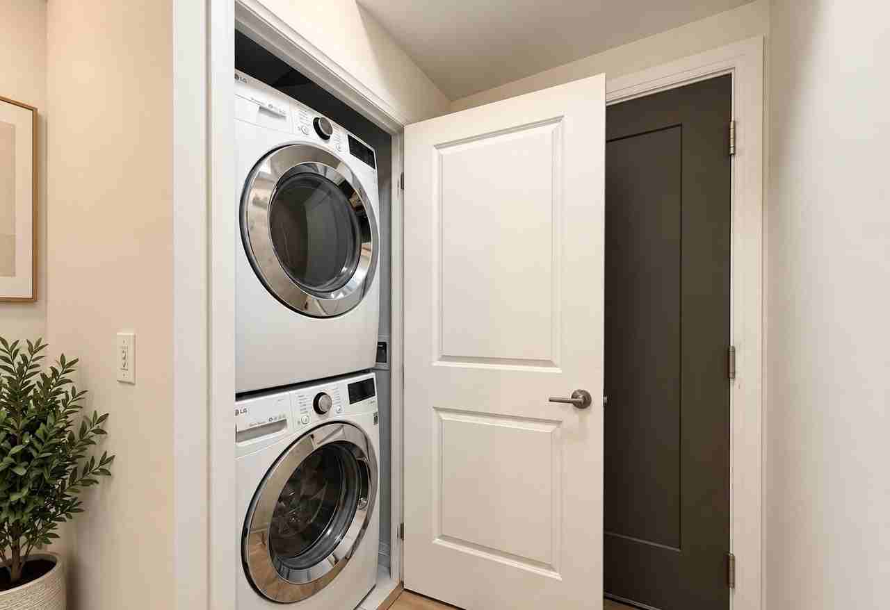 55 Eglinton Avenue West - Photo 2 of 11