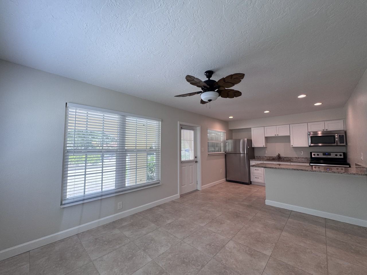 205 Avenue Des Parques S #294VEN - Photo 4 of 14