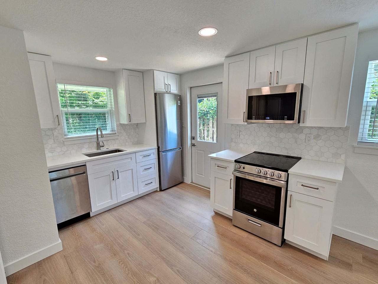 5011 Susan Ave #98MCM - Photo 4 of 8