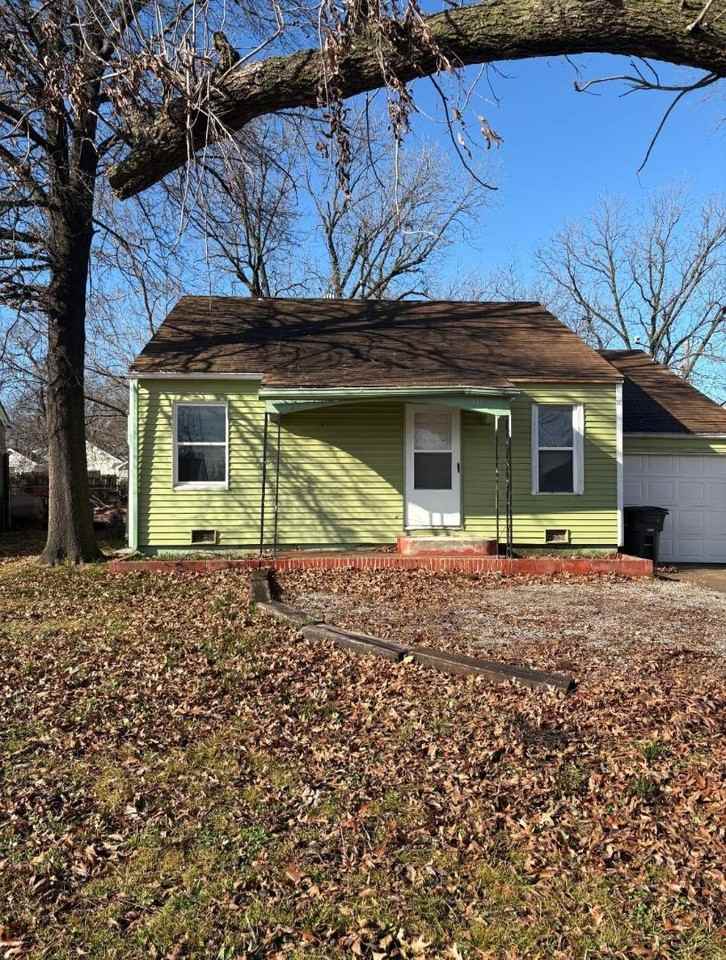 1439 S Oak Ave - Photo 2 of 16