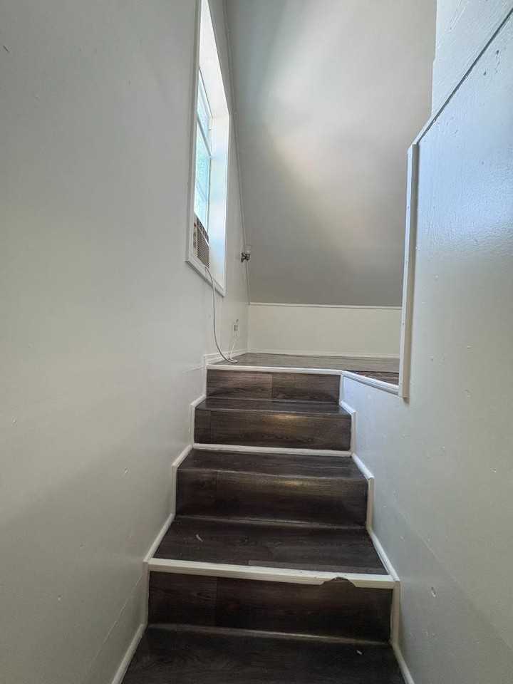1439 S Oak Ave - Photo 3 of 16