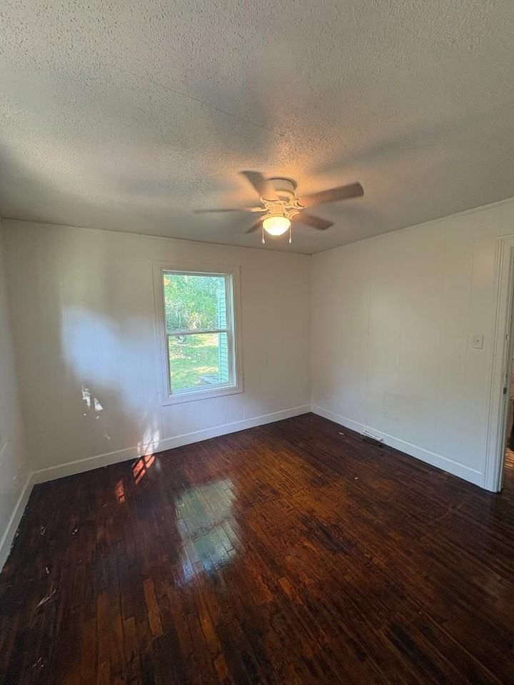 1439 S Oak Ave - Photo 5 of 16