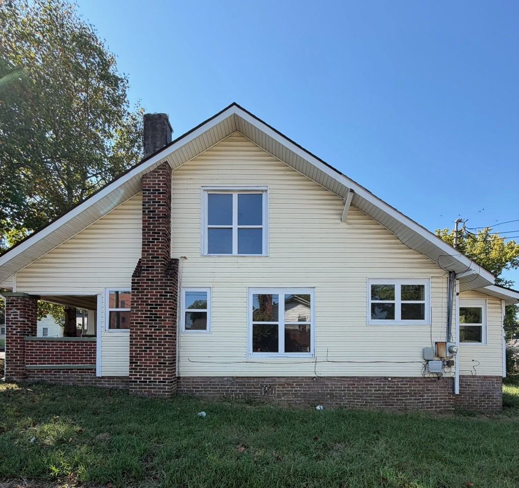 731 N Hays Ave - Photo 3 of 11