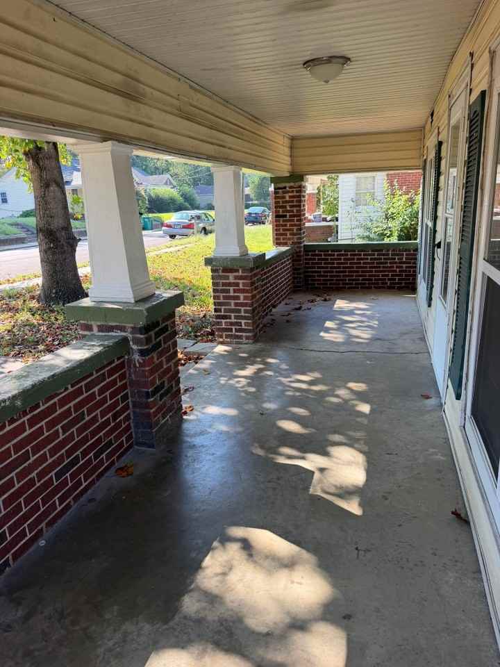 731 N Hays Ave - Photo 5 of 11