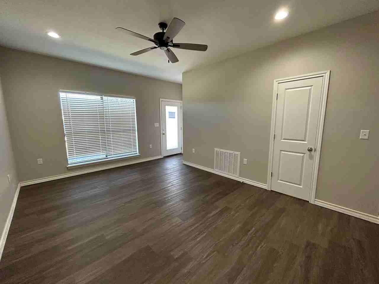3427 - 3457 Brooke Place - 3431 - Photo 2 of 20
