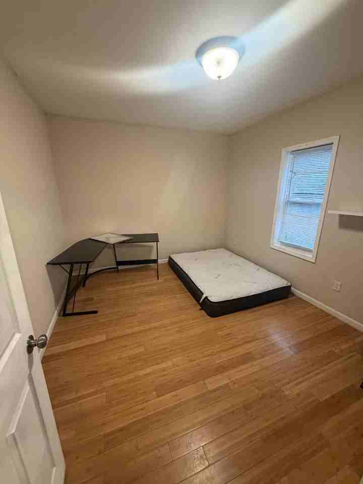 92 Henry St - Photo 2 of 10