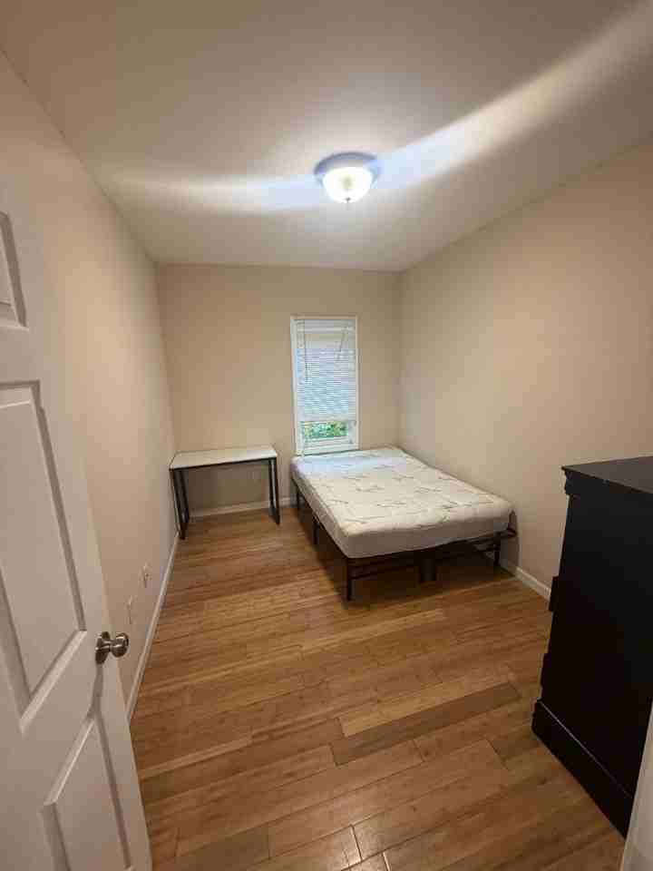 92 Henry St - Photo 3 of 10