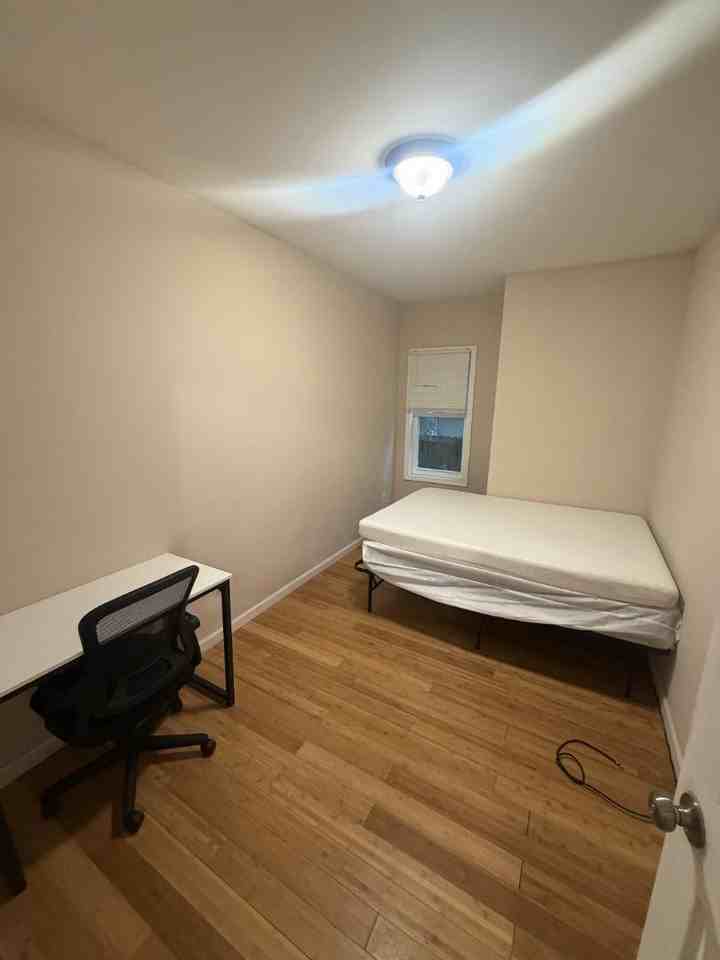 92 Henry St - Photo 4 of 10
