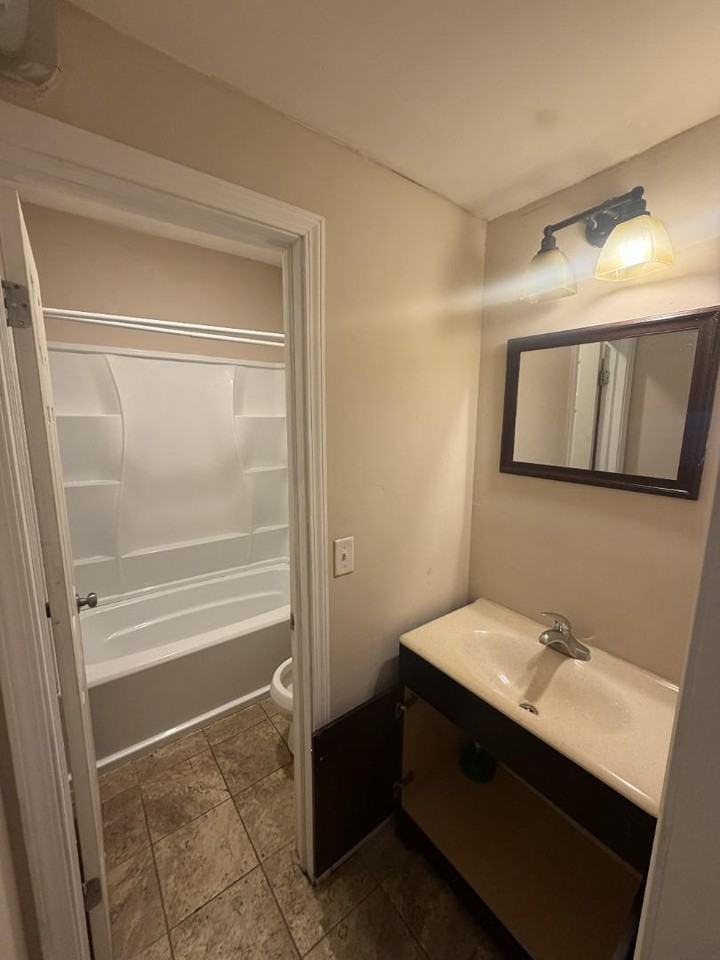 92 Henry St - Photo 6 of 10