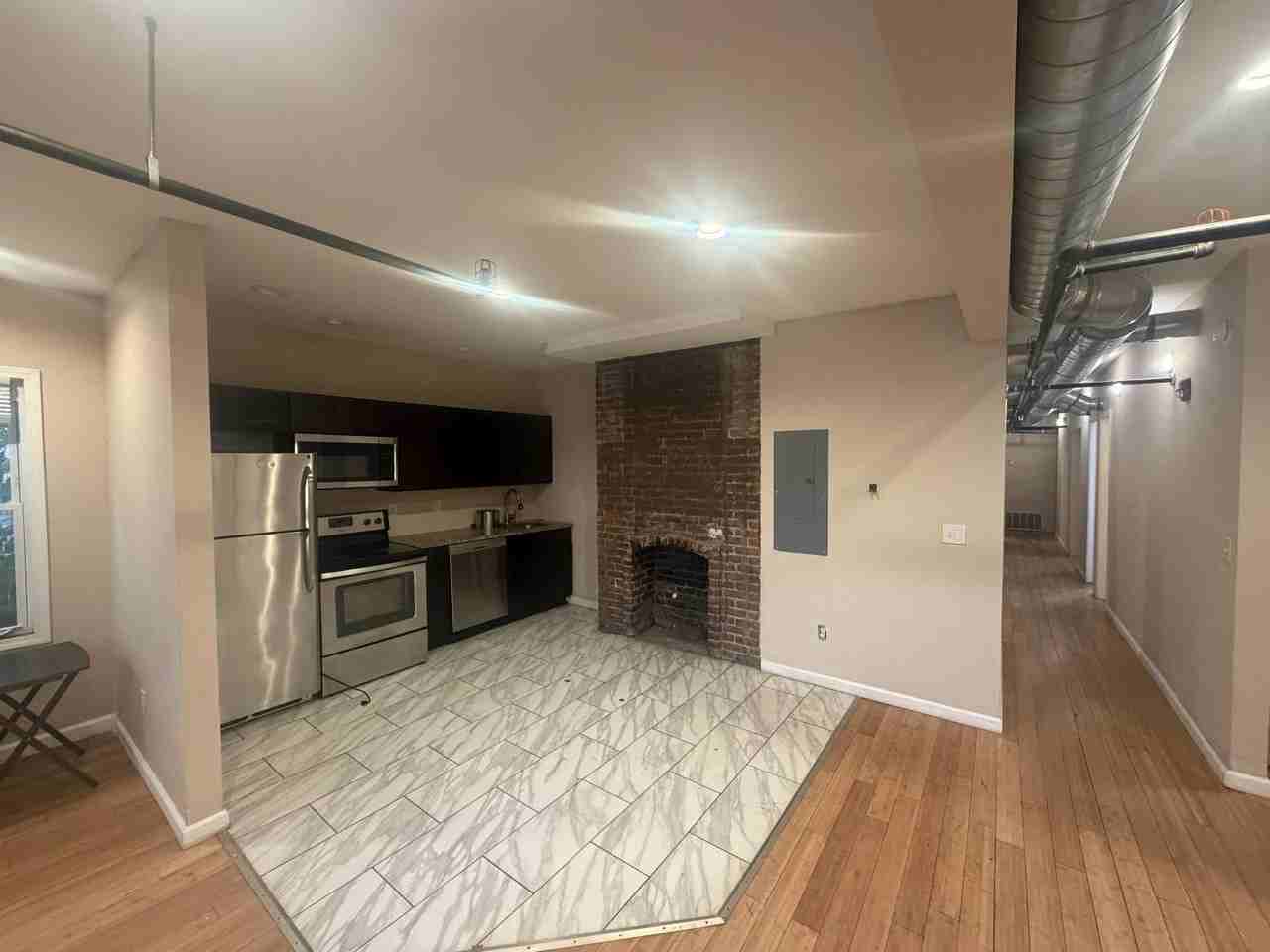 92 Henry St - Photo 2 of 5