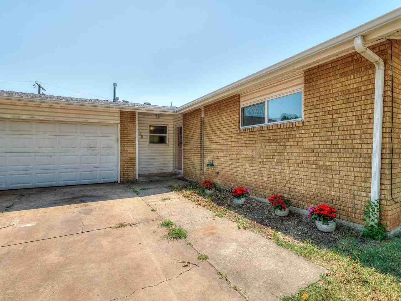 8900 S Hillcrest Dr - Photo 5 of 20