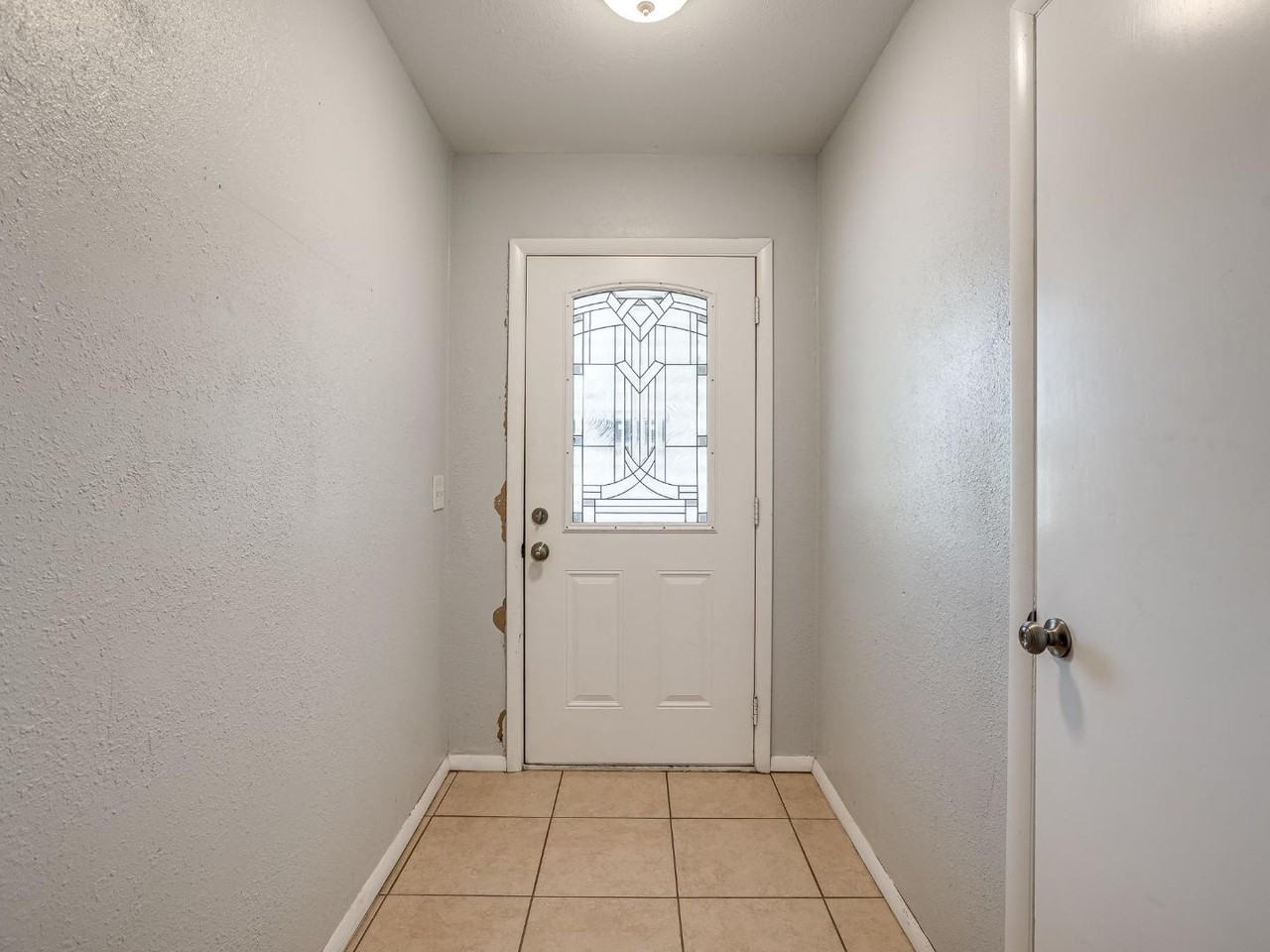 8900 S Hillcrest Dr - Photo 7 of 20