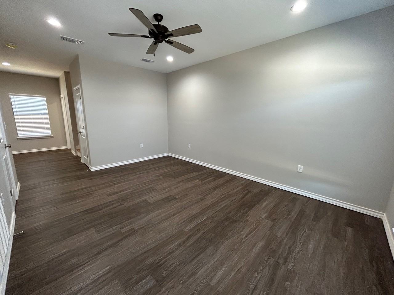 3427 - 3457 Brooke Place - 3439 - Photo 2 of 21