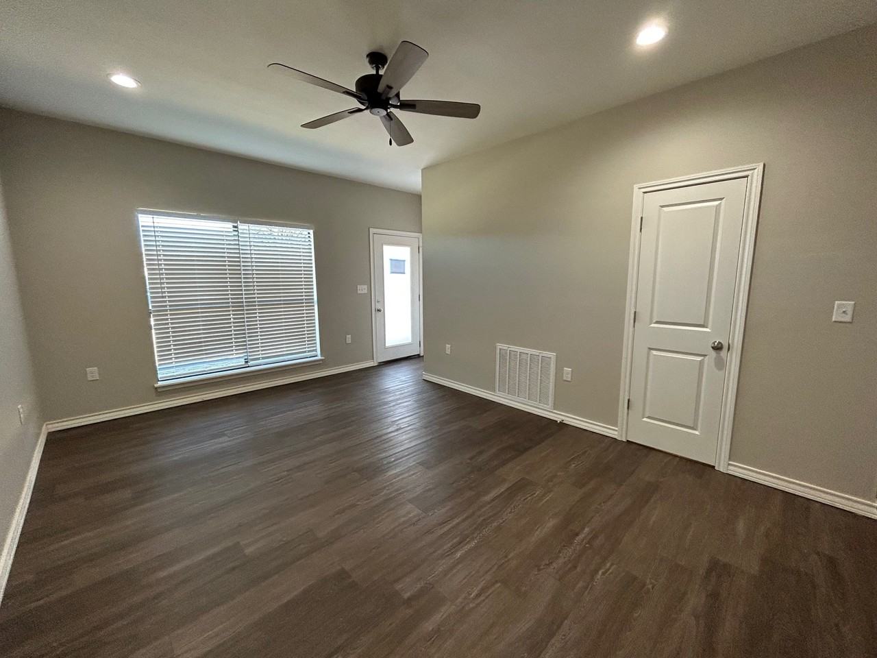3427 - 3457 Brooke Place - 3439 - Photo 3 of 21